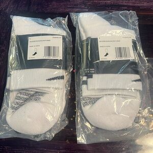 2 Large white nba Nike socks